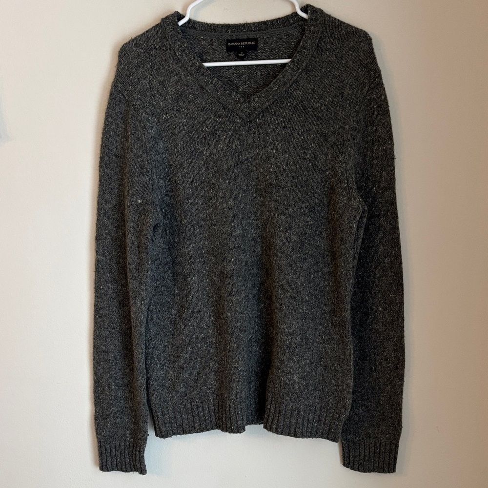 Banana Republic Men’s lambs wool classic v-neck gray speckle knit sweater medium